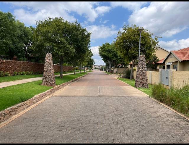 2 BEDROOM TOWNHOUSE SOLD IN COUNTRY VIEW ESTATE